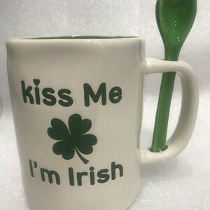 Kiss Me I'm Irish Mug with Spoon - Green and White brand new